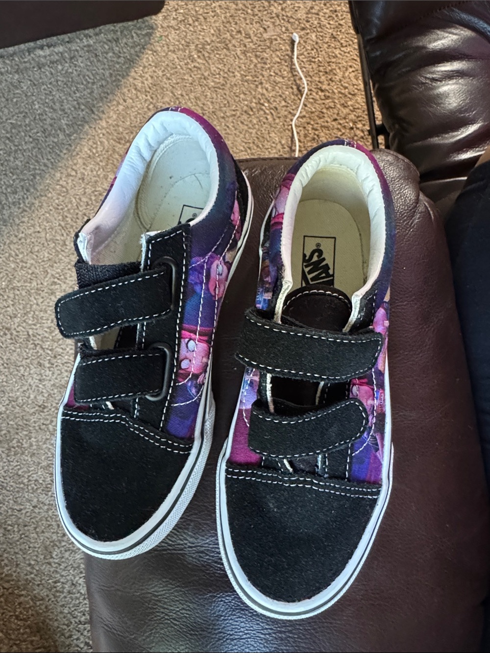 KPop Demon Hunters x Vans Little Kids Old Skool V Shoe - Picture 2 of 4